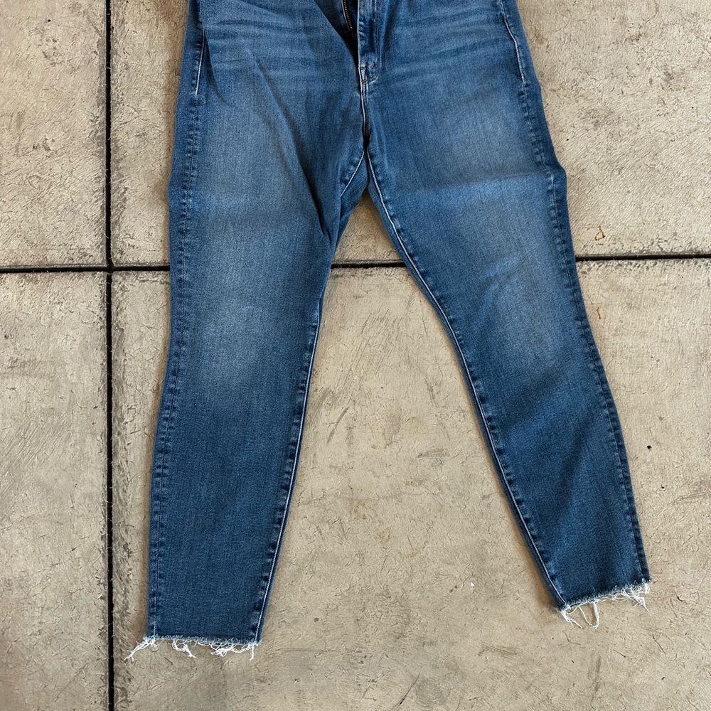 MOTHER Blue Ankle Cropped Jeans with Raw Hem